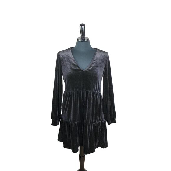 H&M Divided Black Velvet Dress Tiered Long Sleeve V Neck Goth Witchy - Picture 1 of 3
